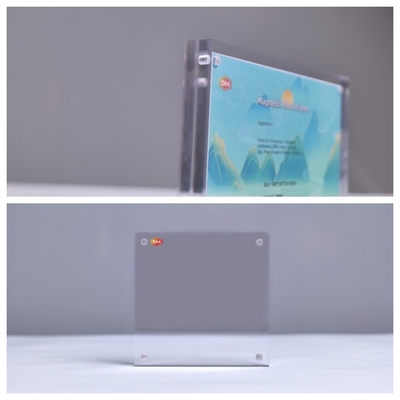 Taille personnalisée Bureau sans cadre auto-résistant Acrylique cadre photo magnétique