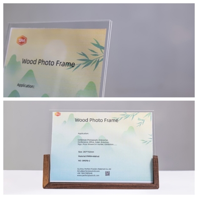 Cadre photo acrylique en forme de U avec une base en bois pour la décoration de bureau