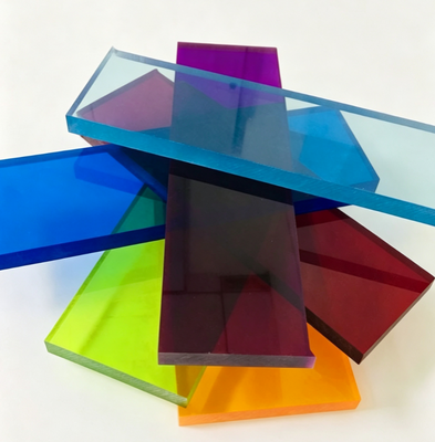 Couleur personnalisable Transmission de haute luminosité Surface résistante à l'usure Feuille acrylique